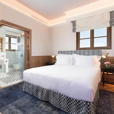 Hotel Palacio Solecio, A Small Luxury Of The World